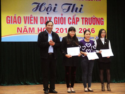 Bế mạc hội thi giáo viên dạy giỏi cấp trường năm học 2015-2016